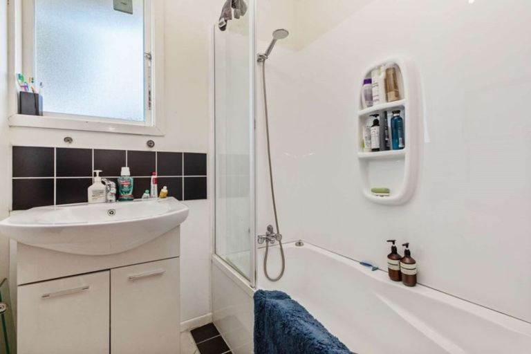 Photo of property in 87a Tidal Road, Mangere, Auckland, 2022