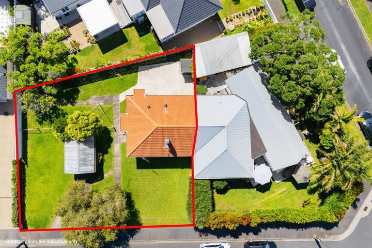 Photo of property in 23 Clarence Road, Northcote Point, Auckland, 0627