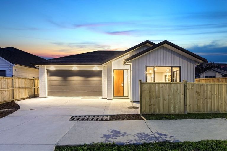Photo of property in 22 Vinistra Road, Kumeu, 0810