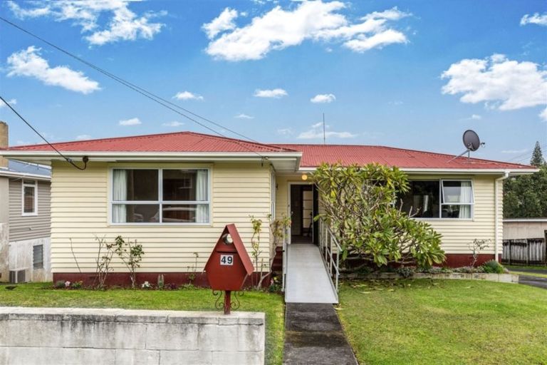 Photo of property in 1/49 Selwyn Crescent, Forrest Hill, Auckland, 0620