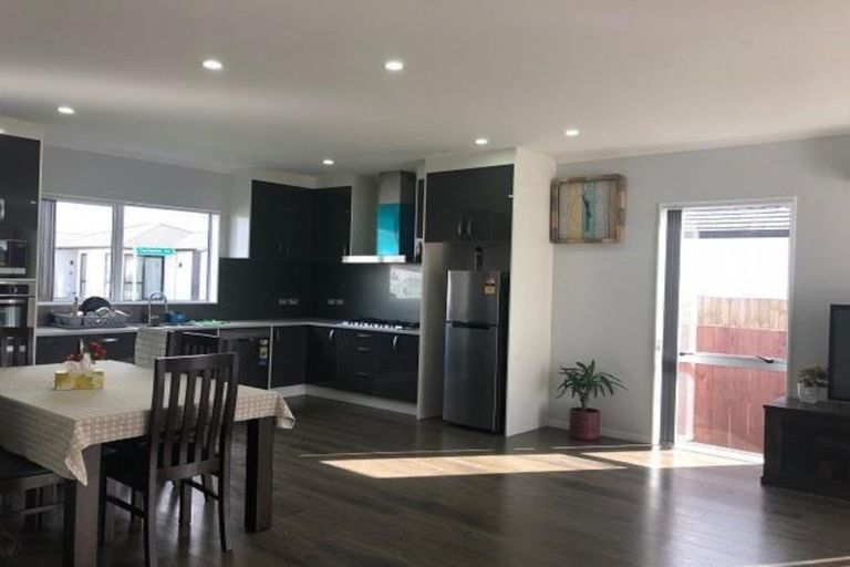 Photo of property in 17 Koroheke Road, Takanini, 2110