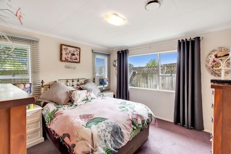 Photo of property in 16 Antrim Place, Hokowhitu, Palmerston North, 4410