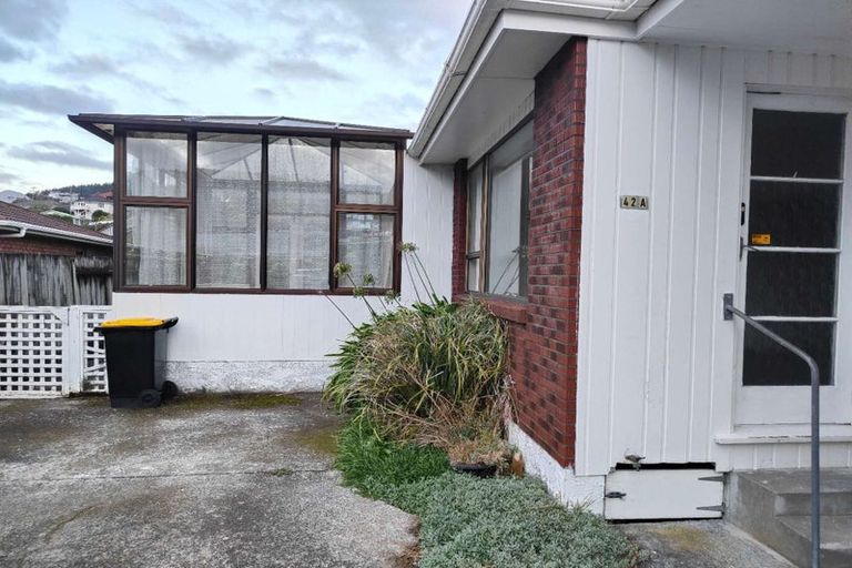 Photo of property in 42 Oxford Street, Tawa, Wellington, 5028