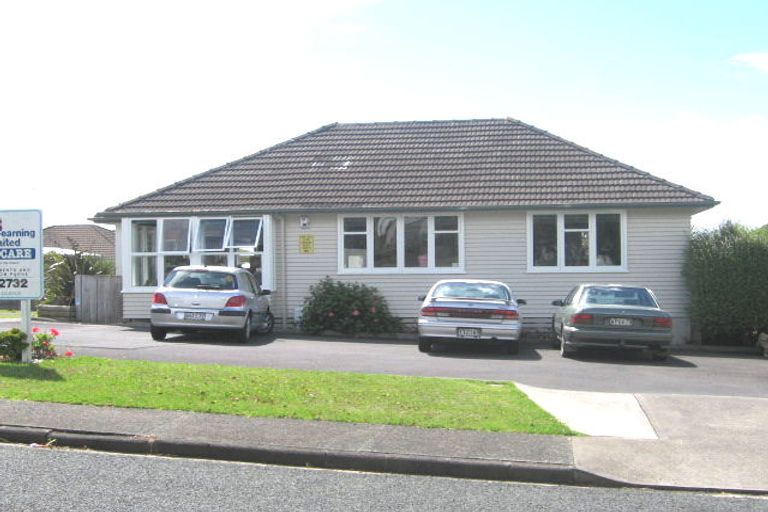 Photo of property in 2/61 Greenslade Crescent, Northcote, Auckland, 0627