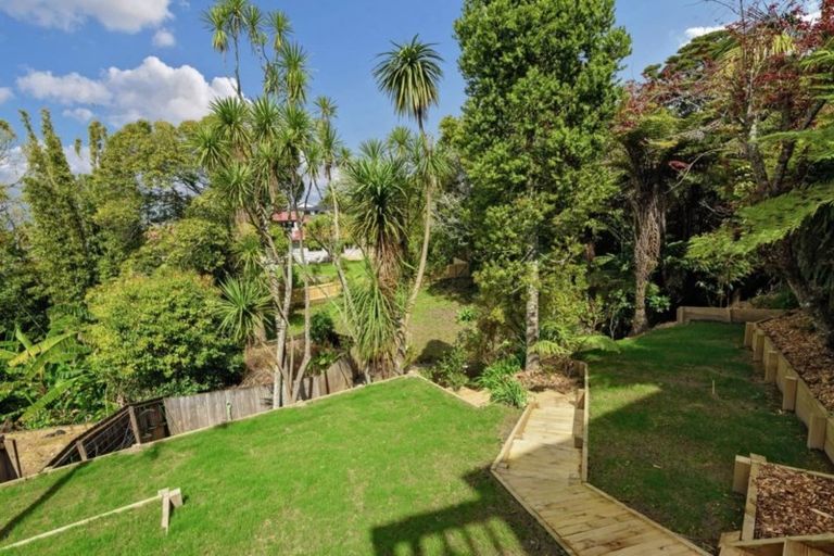 Photo of property in 19 Beach Road, Mellons Bay, Auckland, 2014