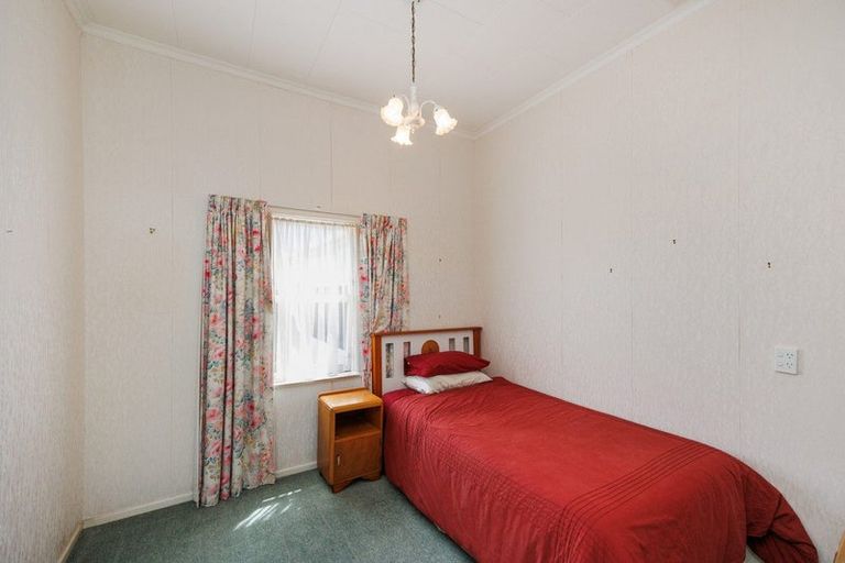 Photo of property in 30 Ngahina Street, Marton, 4710