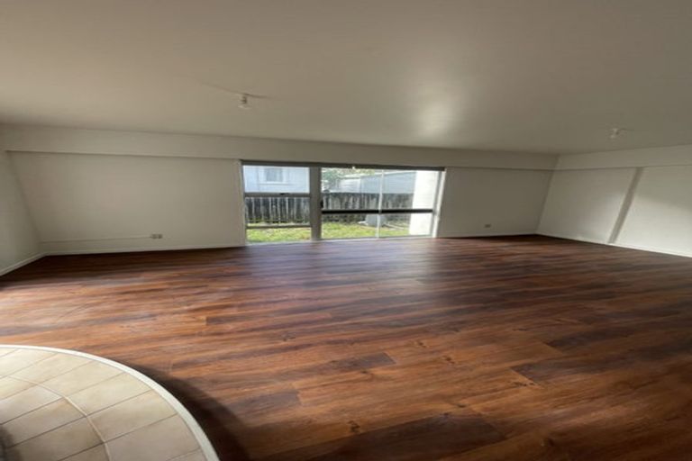 Photo of property in 20 Woodside Road, Massey, Auckland, 0614