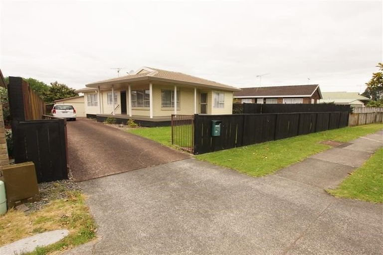 Photo of property in 25 Burswood Drive, Burswood, Auckland, 2013