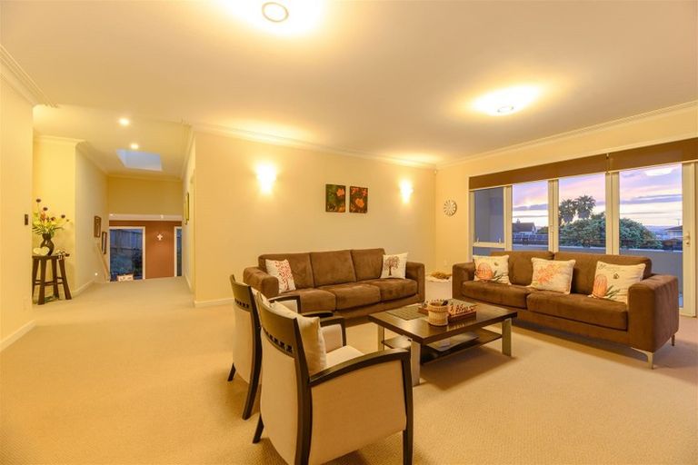 Photo of property in 35 Eynsham Court, Dannemora, Auckland, 2016