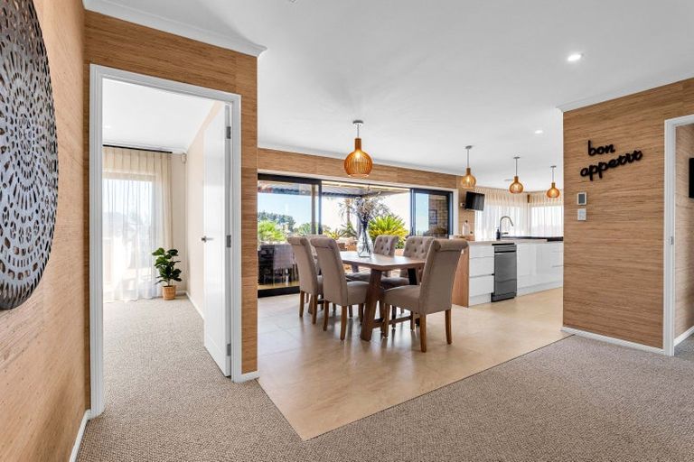 Photo of property in 17 Chatswood Grove, Fitzroy, New Plymouth, 4312