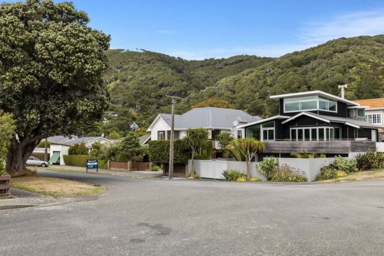 Photo of property in 21 Karamu Street, Eastbourne, Lower Hutt, 5013