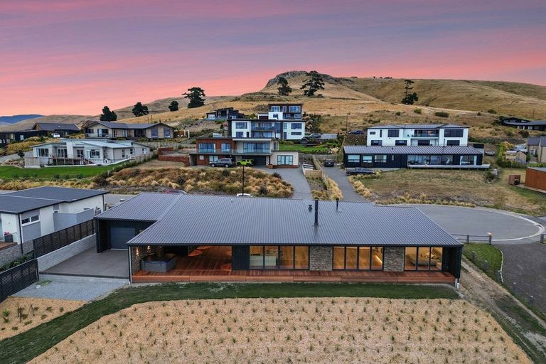 Photo of property in 6 Sowerby Place, Richmond Hill, Christchurch, 8081