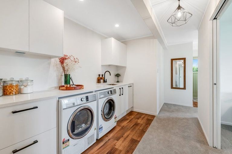 Photo of property in 10 St James Avenue, Helensville, 0800