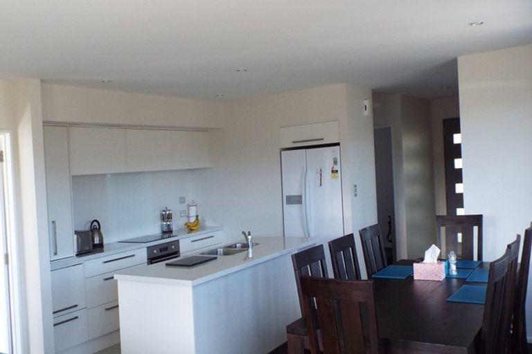 Photo of property in 6 Lloyds Close, Rolleston, 7614