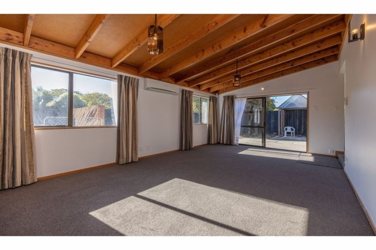 Photo of property in 2a Wainoni Road, Wainoni, Christchurch, 8061