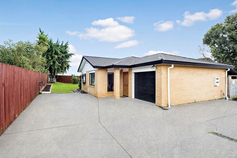 Photo of property in 21a Astley Avenue, New Lynn, Auckland, 0600