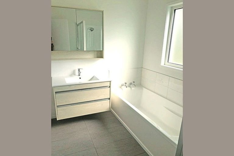 Photo of property in 1/18 Tironui Station Road East, Papakura, 2112