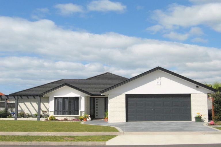 Photo of property in 10 Montego Drive, Papamoa Beach, Papamoa, 3118