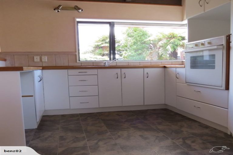 Photo of property in 2 Gemini Place, Kawaha Point, Rotorua, 3010