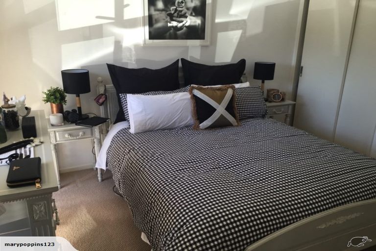 Photo of property in 20 Portsea Place, Chatswood, Auckland, 0626