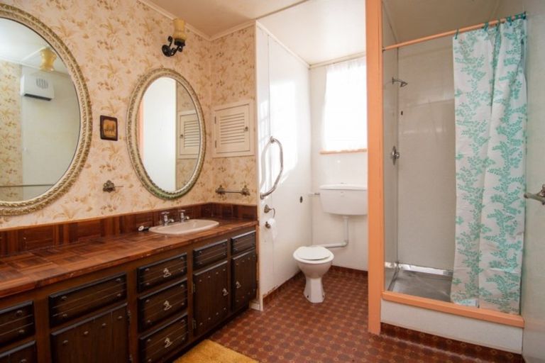 Photo of property in 98 Brandon Street, Featherston, 5710