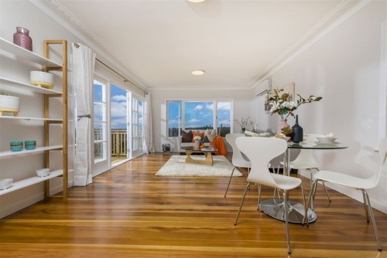 Photo of property in 86 Shetland Street, Glen Eden, Auckland, 0602