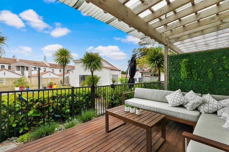 Photo of property in 3/21 Armoy Drive, East Tamaki, Auckland, 2016