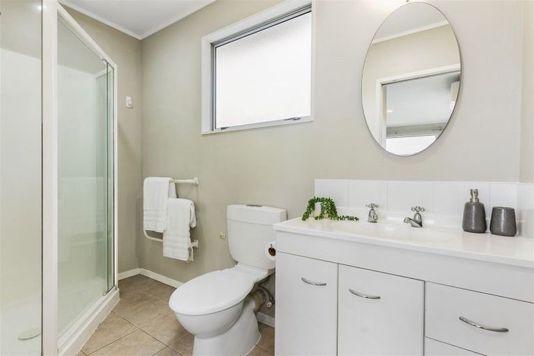 Photo of property in 13 Cunliffe Place, Glenfield, Auckland, 0629