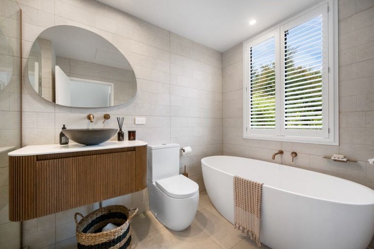 Photo of property in 8b Minaret Ridge, Wanaka, 9305