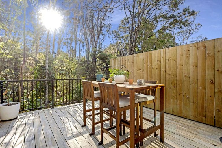 Photo of property in 27 Tokai Place, Glen Eden, 0602