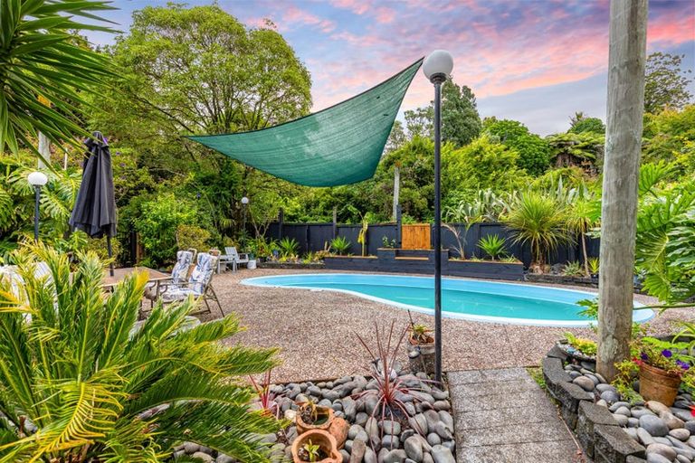 Photo of property in 834 West Coast Road, Waiatarua, Auckland, 0604