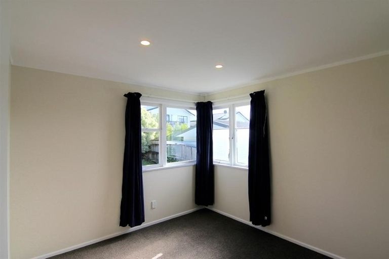 Photo of property in 26 Elizabeth Drive, West Harbour, Auckland, 0618