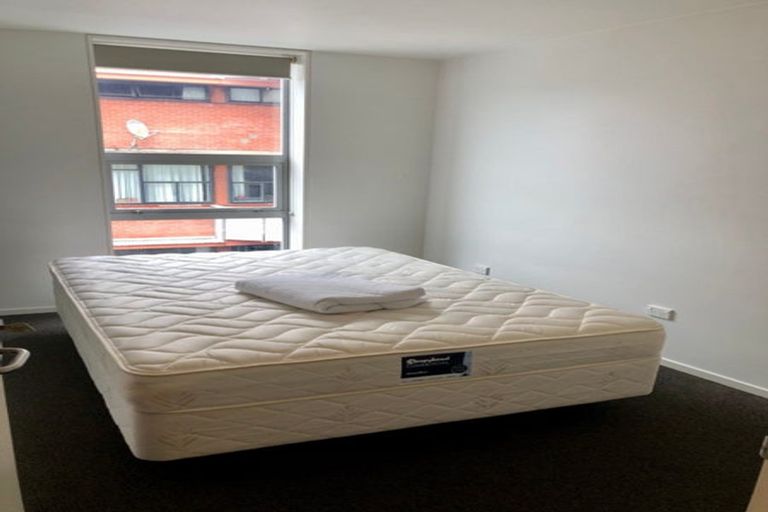 Photo of property in 1/2 Torrens Terrace, Mount Cook, Wellington, 6011