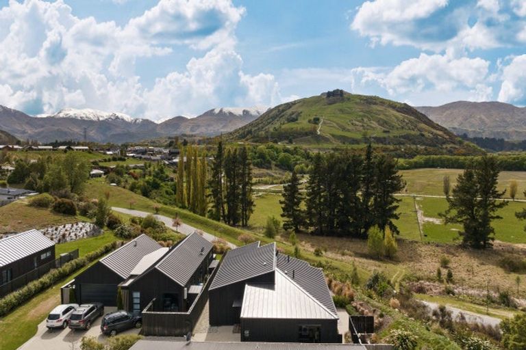 Photo of property in 23 Alps View Place, Lake Hayes, Queenstown, 9304