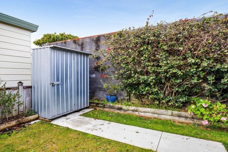 Photo of property in 2/219 Mangorei Road, Merrilands, New Plymouth, 4312