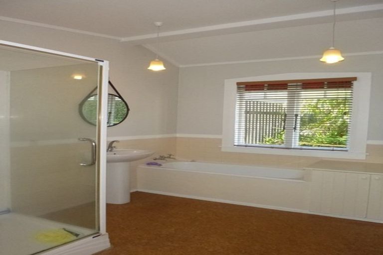 Photo of property in 2 Gow Street, Helensville, 0800