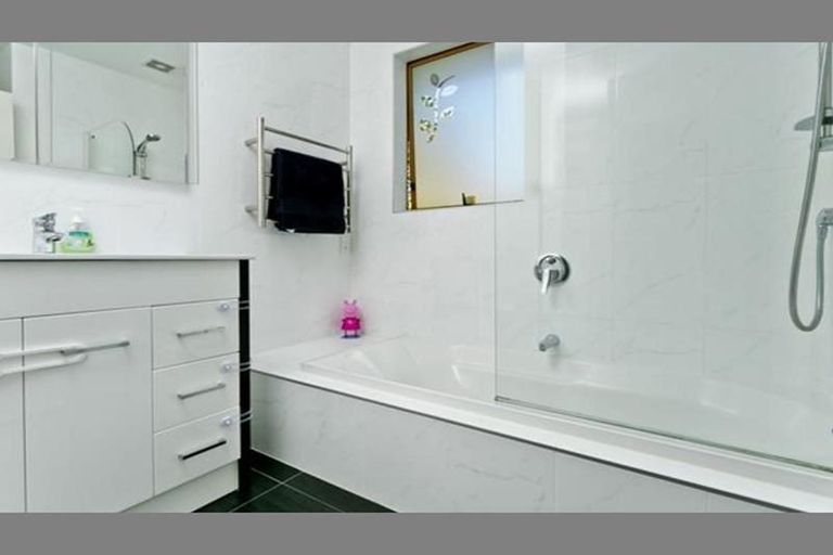 Photo of property in 33 Sequoia Place, Sunnynook, Auckland, 0620