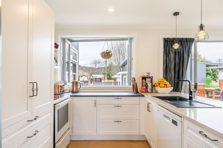 Photo of property in 15 Ararino Street, Trentham, Upper Hutt, 5018