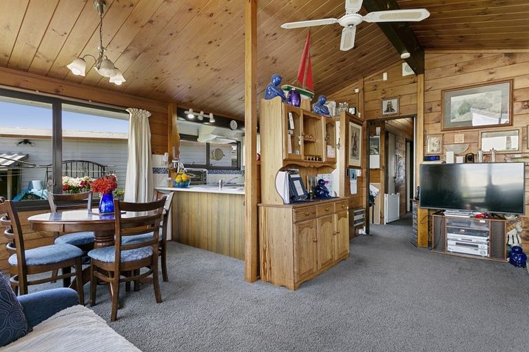 Photo of property in 15 Tobin Place, Richmond Heights, Taupo, 3330