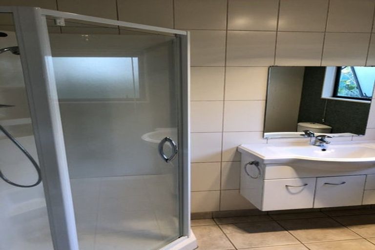 Photo of property in 13 Marbella Crescent, Oteha, Auckland, 0632