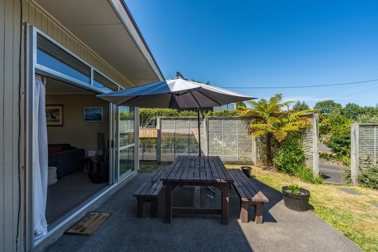 Photo of property in 1/12 Gradwell Place, Two Mile Bay, Taupo, 3330