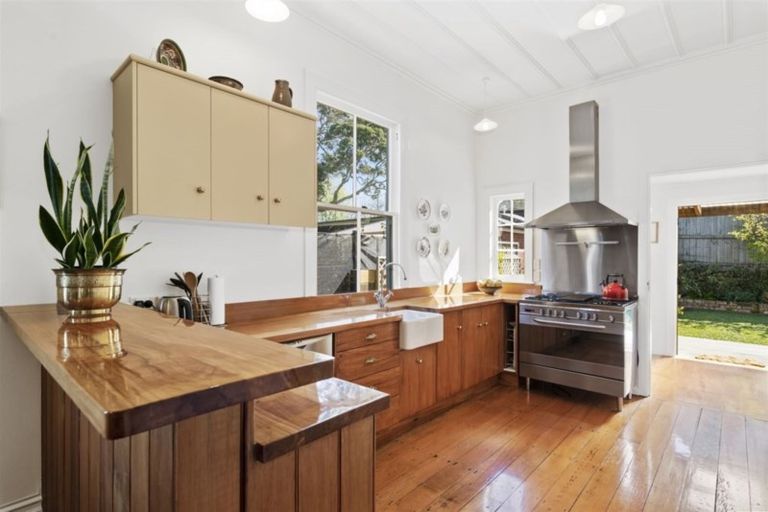 Photo of property in 5 St Aubyn Street, Devonport, Auckland, 0624