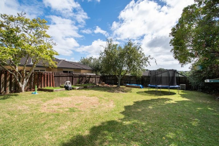 Photo of property in 22 Awaroa Road, Sunnyvale, Auckland, 0612