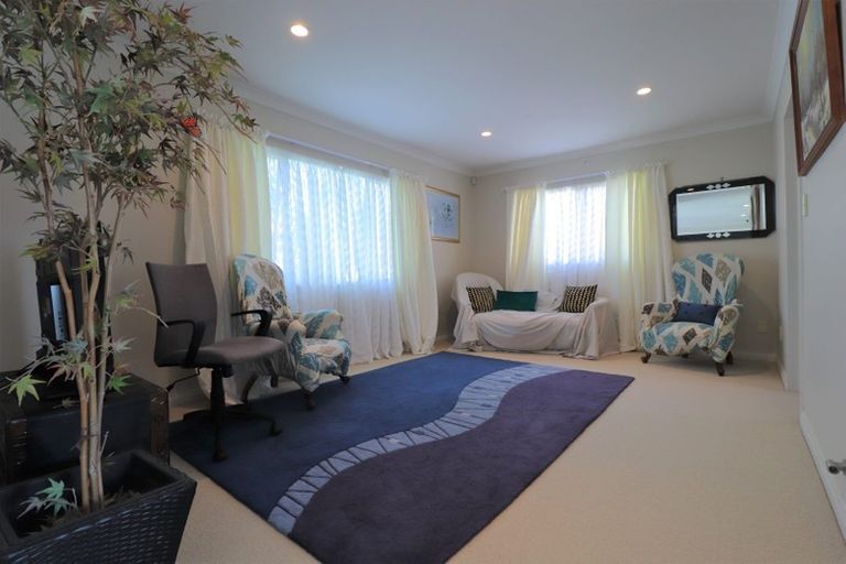Photo of property in 106 Meadowland Drive, Somerville, Auckland, 2014