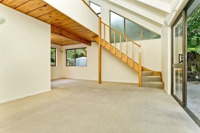 Photo of property in 2/25a Balmain Road, Birkenhead, Auckland, 0626