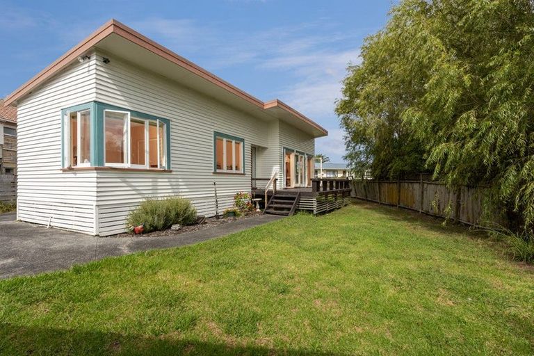 Photo of property in 36a Parakai Avenue, Parakai, 0830
