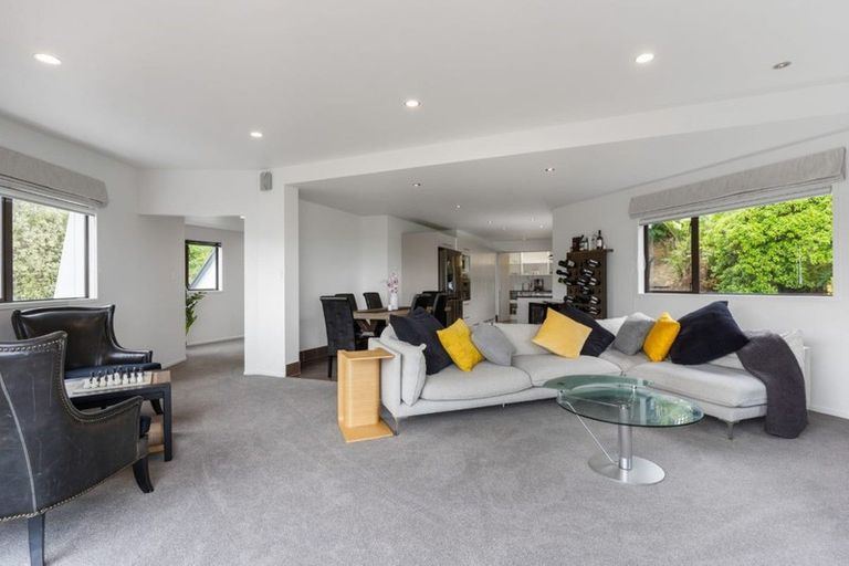 Photo of property in 2/5 Dalmeny Close, Murrays Bay, Auckland, 0630