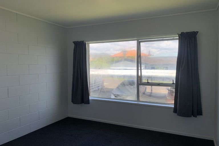 Photo of property in 9 Alston Avenue, Kelston, Auckland, 0602
