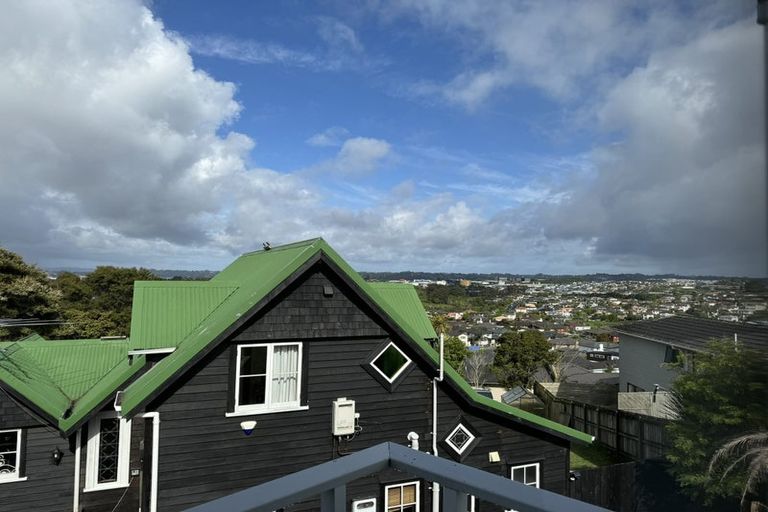 Photo of property in 1/592 East Coast Road, Pinehill, Auckland, 0630