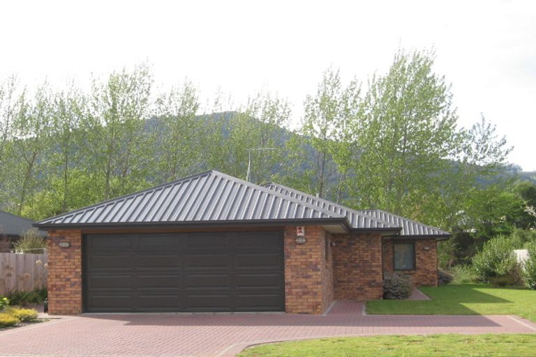 Photo of property in 10 Heaphy Place, Pukehangi, Rotorua, 3015